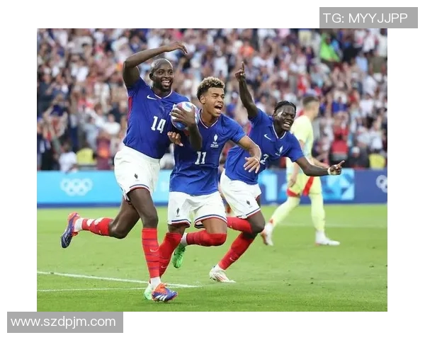 法国足球明星敬礼瞬间展现运动精神与国家荣誉的完美结合